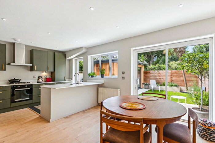 4 Bedroom End Of Terrace House To Rent In Ufton Road, De Beauvoir Town, N1