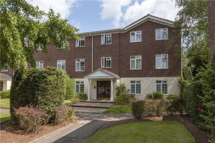 2 Bedroom Apartment To Rent In Hillcrest, Weybridge, Surrey, KT13