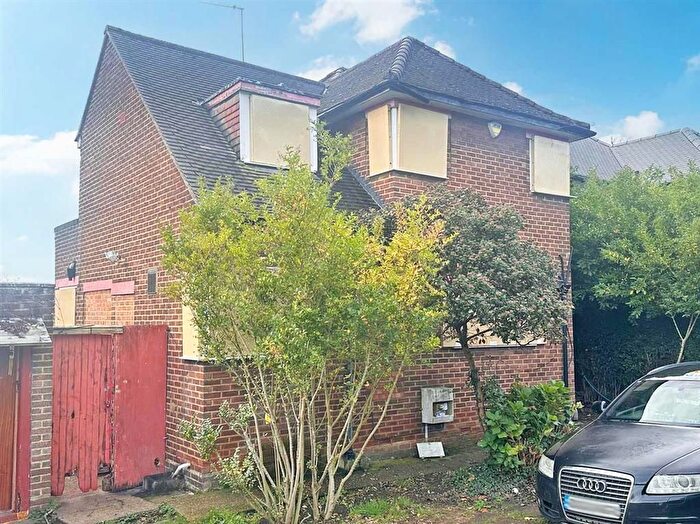 3 Bedroom Semi Detached House For Sale In Mayfields Close, Wembley, HA9