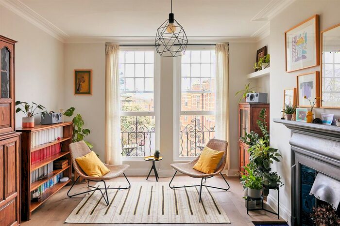 3 Bedroom Flat To Rent In Sutton Court, Chiswick, W4