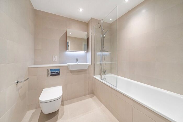 2 Bedroom Flat To Rent In St Pauls Road, Barking, London, IG11
