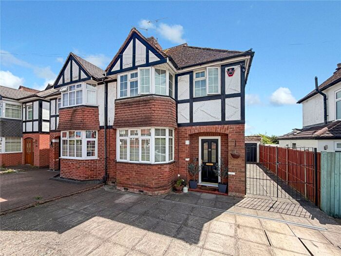 3 Bedroom Semi-Detached House For Sale In Uplands Road, Oadby, Leicester, Leicestershire, LE2