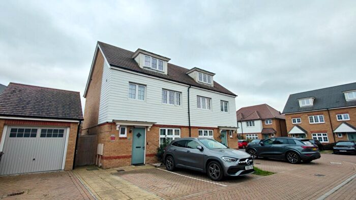 4 Bedroom Semi Detached House To Rent In Villaret Close, Rochester, Kent, ME2