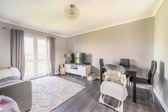 2 Bedroom Flat To Rent In Stern Close, Barking, IG11
