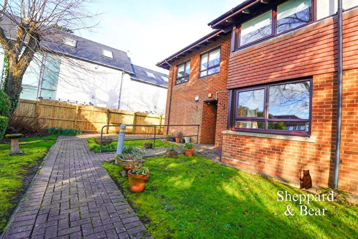 2 Bedroom Flat For Sale In Tygwyn Road, Penylan, Cardiff, CF23