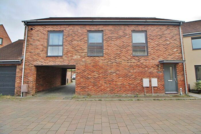 2 Bedroom Detached House For Sale In Saddleback Road, Waterlooville, PO7