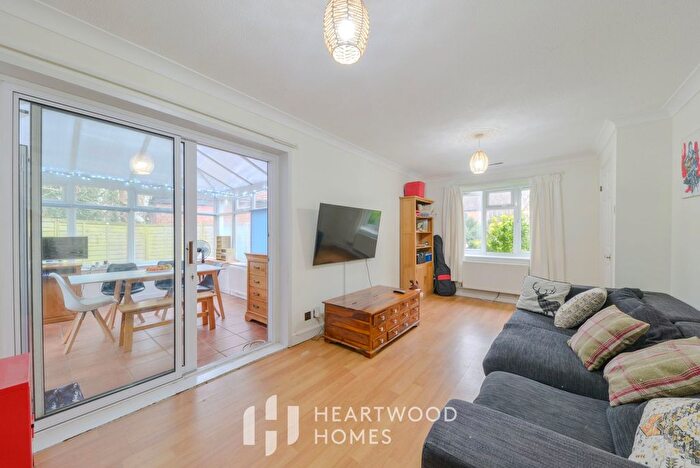 2 Bedroom Terraced Bungalow For Sale In Beverley Gardens, St Albans, AL4