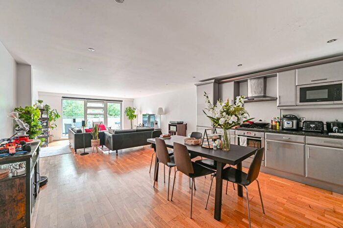 2 Bedroom Flat For Sale In Rotherhithe Street, Rotherhithe, SE16