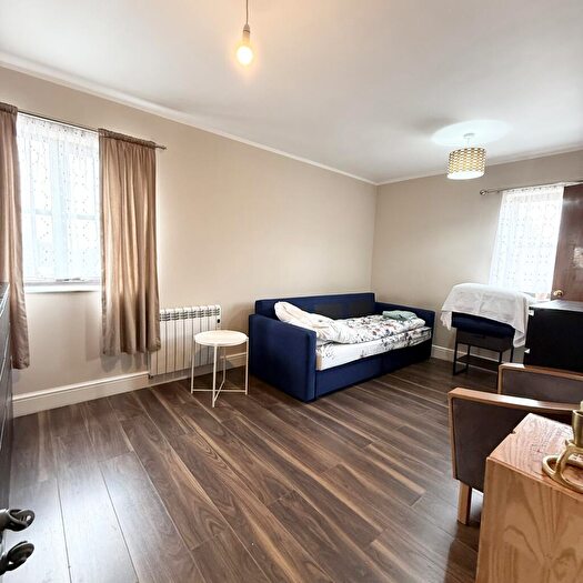 Studio For Sale In Vicars Bridge Close, Wembley, HA0