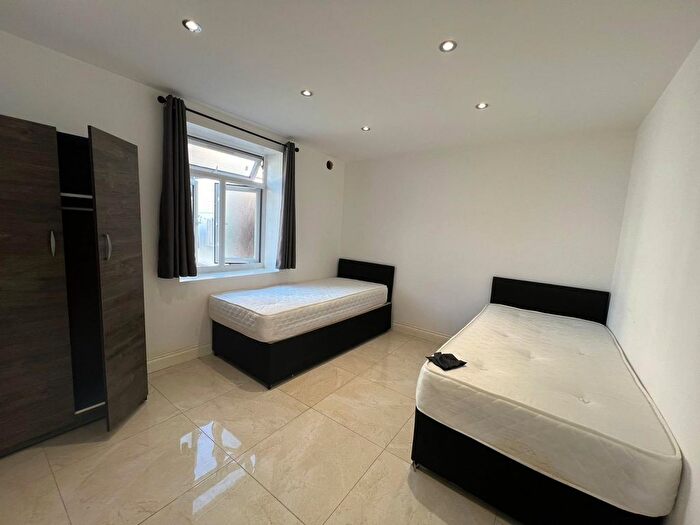 2 Bedroom Flat To Rent In Ilford, IG1