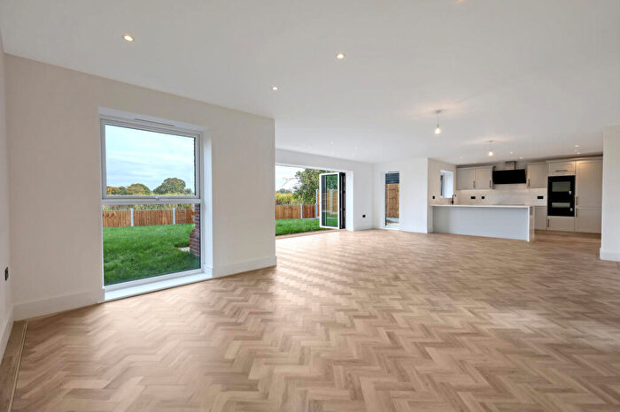4 Bedroom Detached House For Sale In North Drive, Hutton, CM13