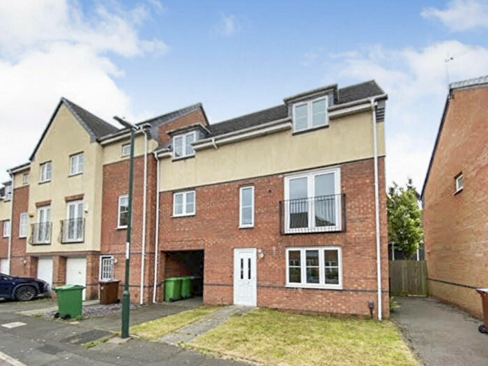 3 Bedroom Link Detached House To Rent In Stanhope Avenue, Carrington, NG5