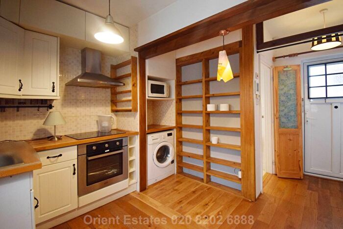 2 Bedroom Flat To Rent In Golders Green Road, London, NW11