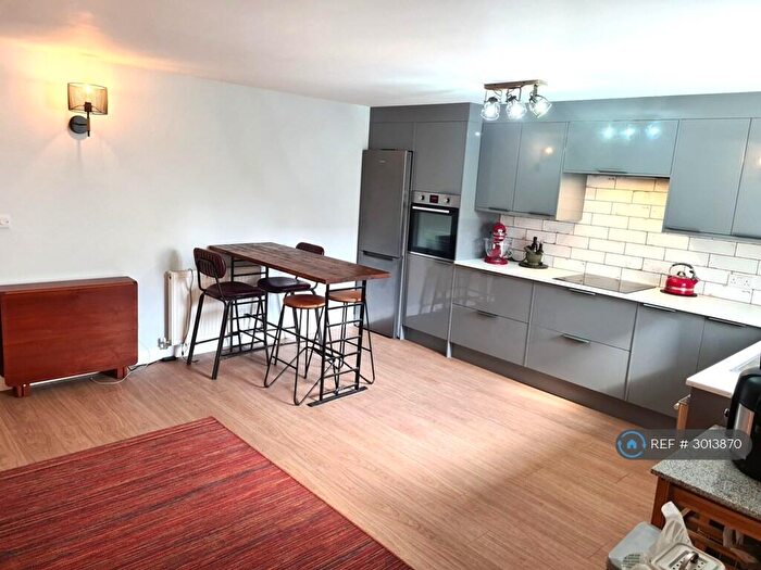 2 Bedroom Flat To Rent In Pelham Place, Seaford, BN25