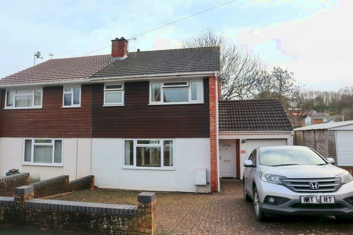 3 Bedroom House To Rent In Crockerne Drive, Pill, Bristol, BS20