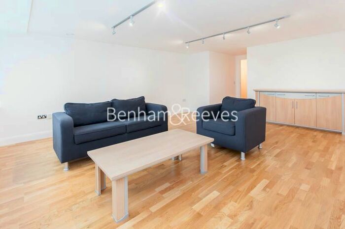 3 Bedroom Flat To Rent In Heathcroft, Ealing, W5