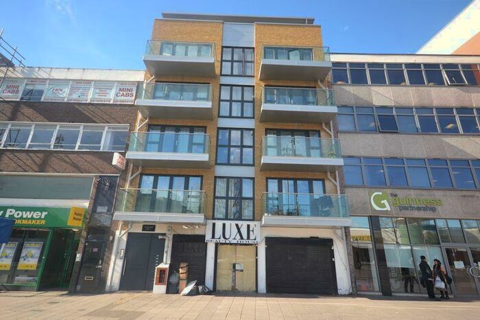 2 Bedroom Apartment To Rent In Two Bedroom Flat With Balcony - The Grove, Stratford London - &#pcm, E15