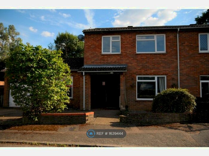 5 Bedroom Semi-Detached House To Rent In Corby Drive, Englefield Green, Egham, TW20