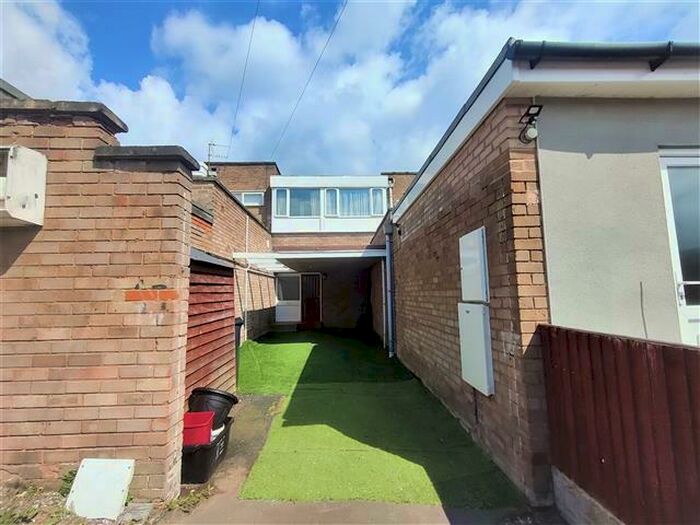 3 Bedroom Flat To Rent In Sandringham Road, Stourbridge, DY8