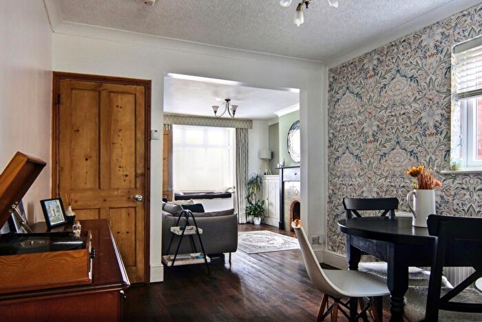 2 Bedroom Terraced House For Sale In Clinton Lane, Kenilworth, CV8