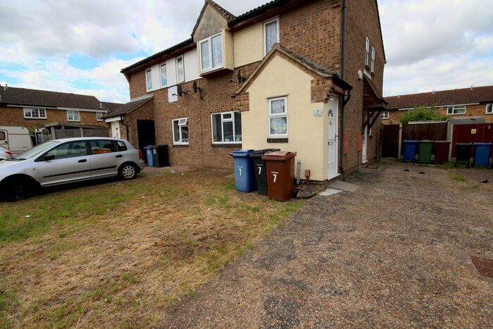 1 Bedroom Flat To Rent In Parker Avenue, Tilbury, RM18
