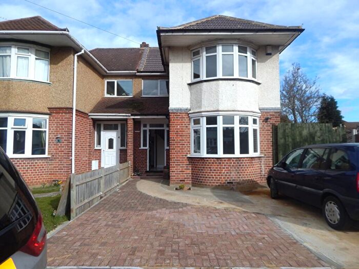 5 Bedroom Semi Detached House To Rent In Longfield Drive, Luton, LU4