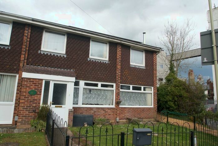 4 Bedroom End Of Terrace House To Rent In Lodge Close, Andover, SP10