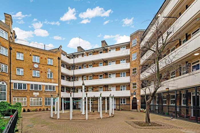 3 Bedroom Flat For Sale In Doric Way, Euston, NW1