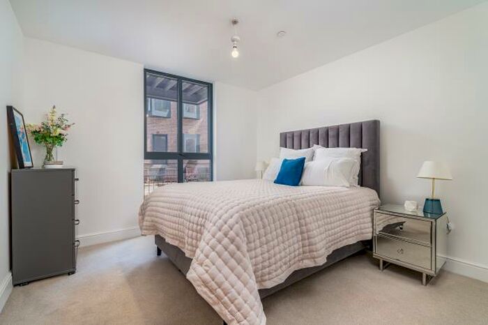 1 Bedroom Apartment To Rent In High Wycombe, Buckinghamshire, HP11