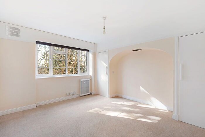 2 Bedroom Flat To Rent In Courtlands, Sheen Road, Richmond, TW10