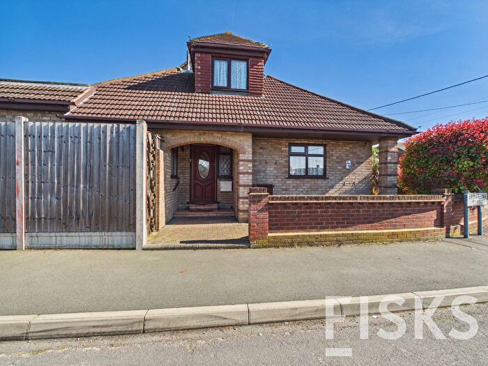 3 Bedroom Chalet For Sale In Eversley Road, Benfleet, SS7