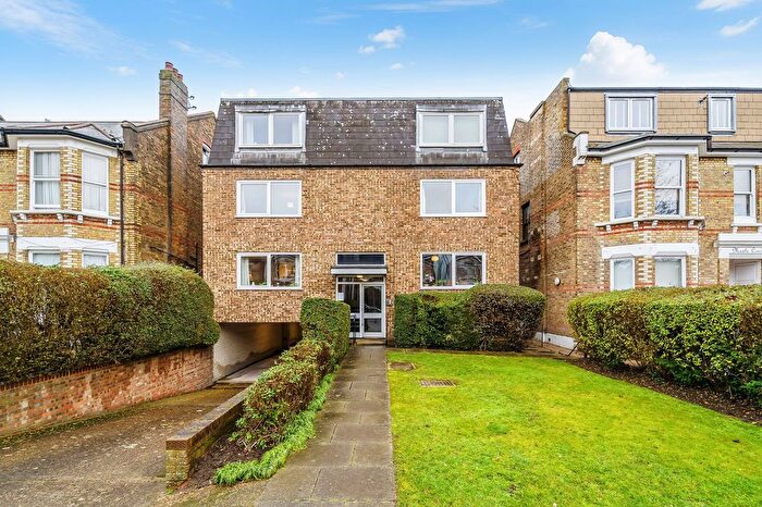 2 Bedroom Flat For Sale In The Avenue, Surbiton, KT5