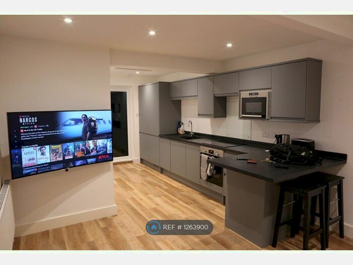 2 Bedroom Flat To Rent In Cambray Road, London, SW12