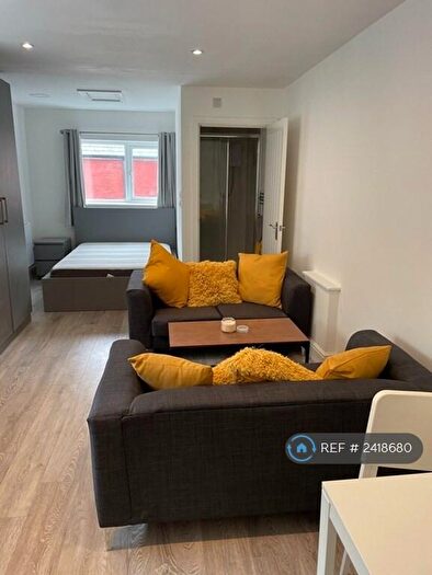 Studio To Rent In City Road, Cardiff, CF24