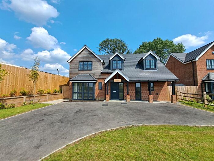 4 Bedroom Detached House For Sale In Oaktree, Wickham Road, Fareham, PO17