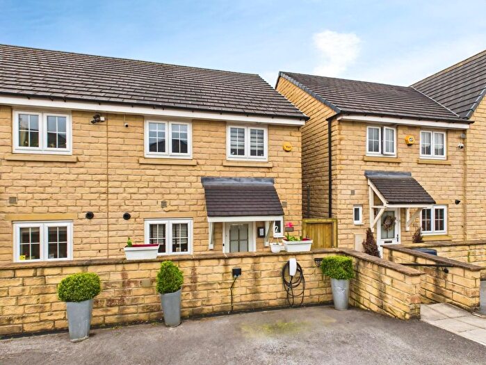 3 Bedroom Semi-Detached House For Sale In The Knoll, Keighley, BD22