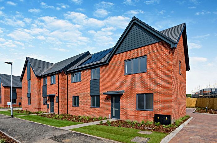 2 Bedroom Flat To Rent In Ireland Road, Crowthorne, RG45