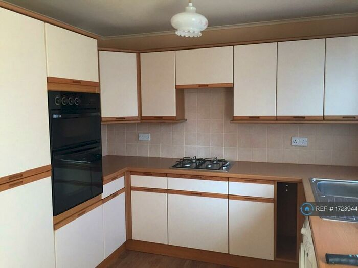 3 Bedroom End Of Terrace House To Rent In Dalwood Close, Bransholme, Hull, HU7