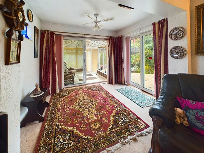 2 Bedroom Bungalow For Sale In Wollaton Paddocks, Wollaton, Nottinghamshire, NG8