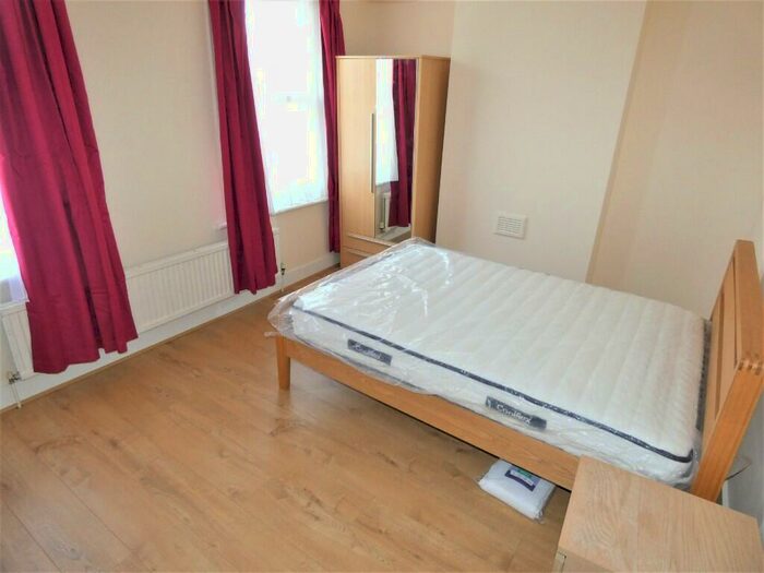 4 Bedroom Terraced House To Rent In Torrens Road, Stratford, London, E15