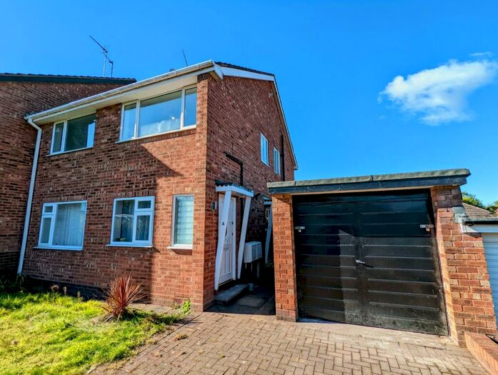 2 Bedroom Maisonette To Rent In Patshull Close, Birmingham, B43