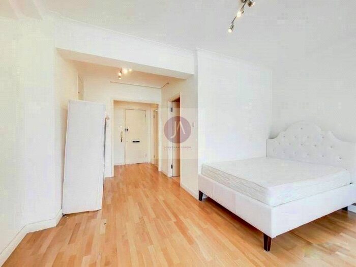 Studio To Rent In Warren Court, Euston Road, London, NW1