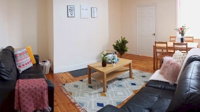 3 Bedroom Flat To Rent In Simonside Terrace, NE6