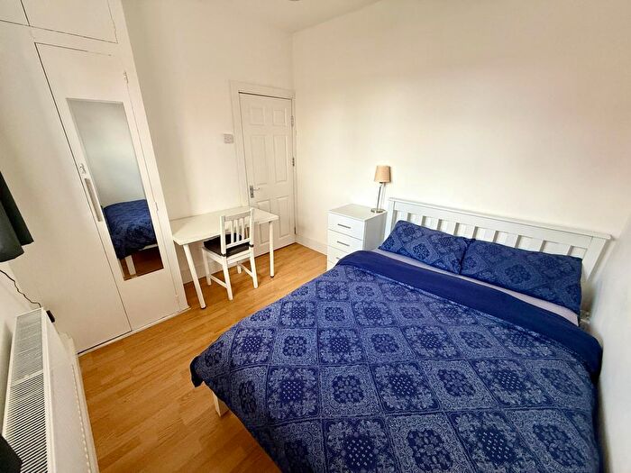 3 Bedroom Flat To Rent In London, E1