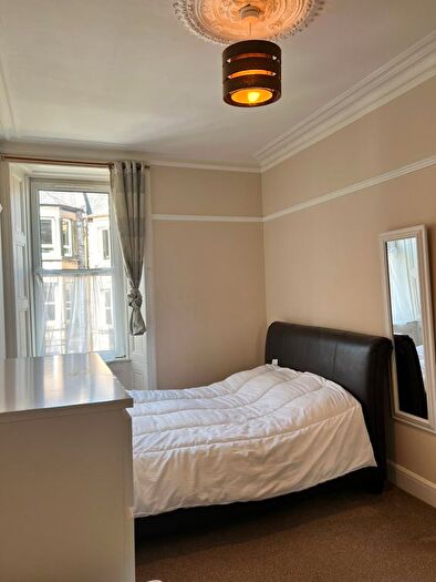 1 Bedroom Flat To Rent In Meadowbank Crescent, Edinburgh, EH8