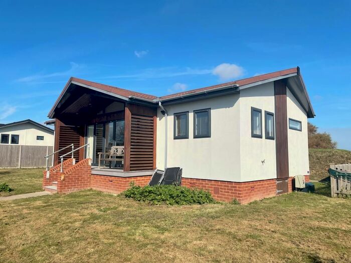 2 Bedroom Mobile/park Home For Sale In 33 Herons Park, Dengemarsh Road, Lydd, Romney Marsh, Kent TN29