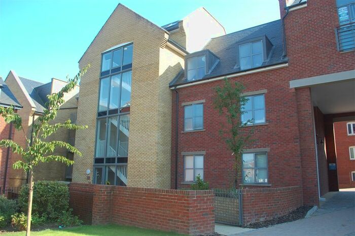 2 Bedroom Flat To Rent In Coopers Yard, Paynes Park, Hitchin, SG5