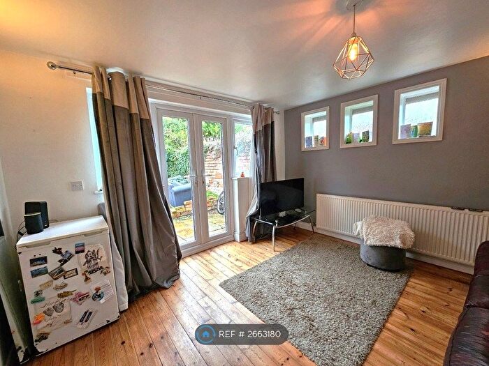 1 Bedroom Bungalow To Rent In High Street, Cheltenham, GL50
