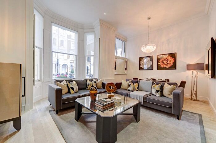 4 Bedroom Flat To Rent In Lexham Gardens, London, W8