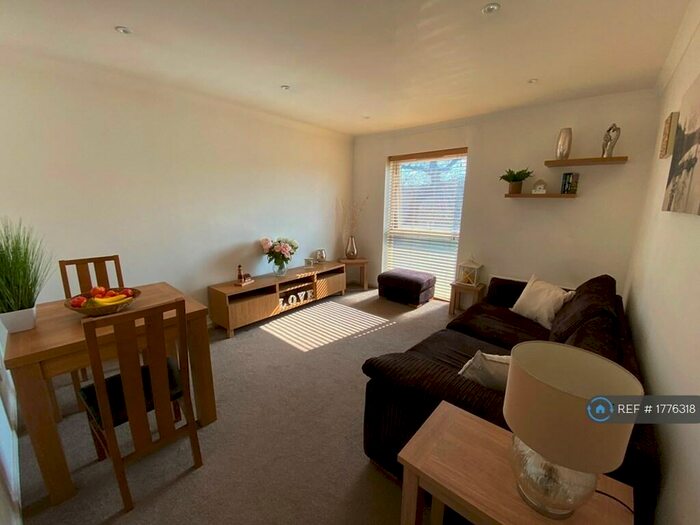 2 Bedroom Flat To Rent In Jubilee Way, Sidcup, DA14